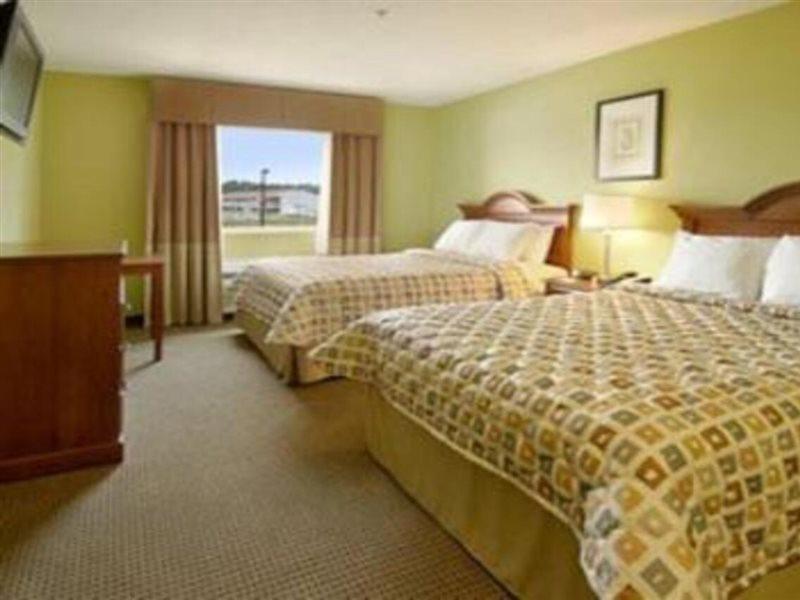 Days Inn & Suites By Wyndham Swainsboro Екстериор снимка