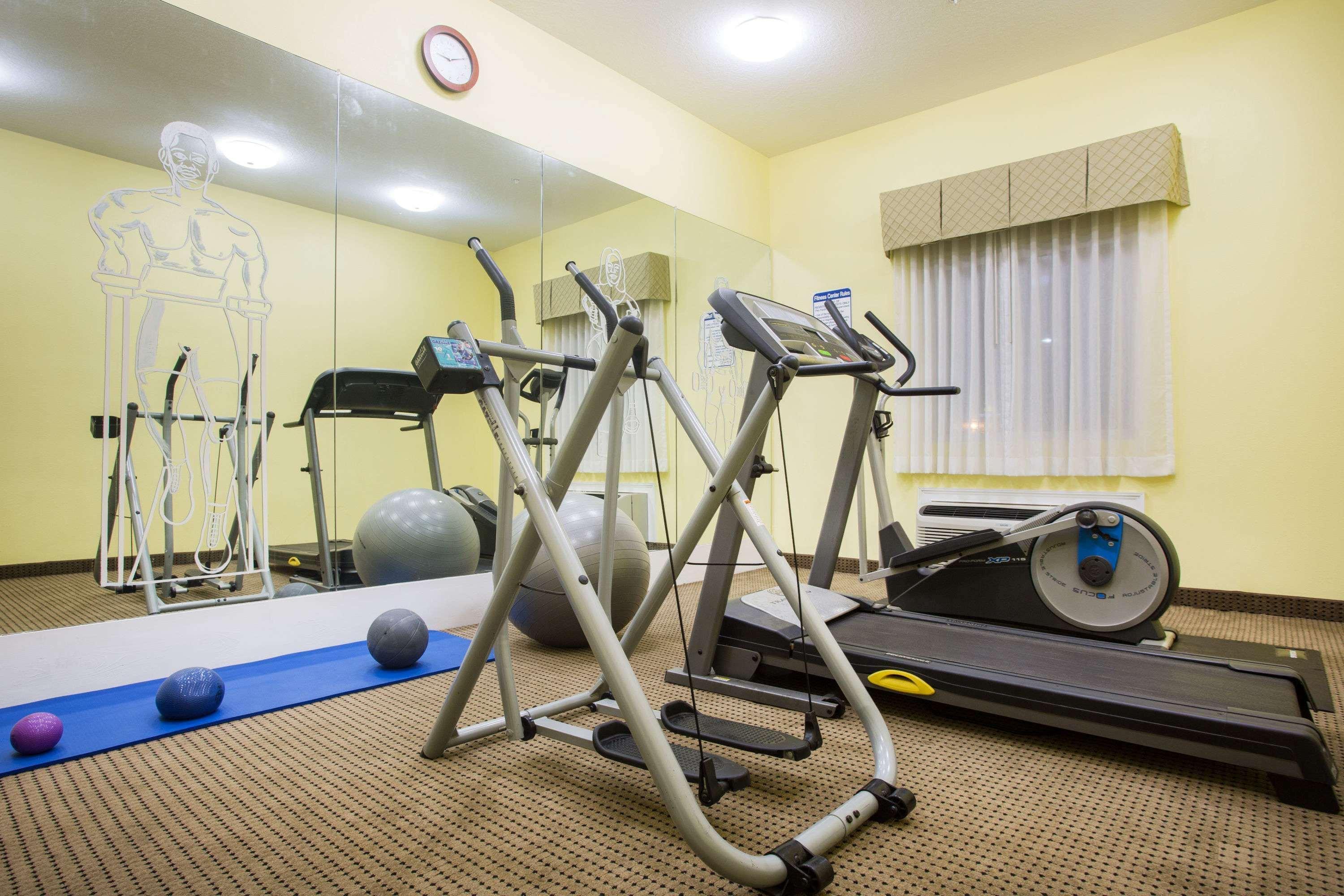 Days Inn & Suites By Wyndham Swainsboro Екстериор снимка