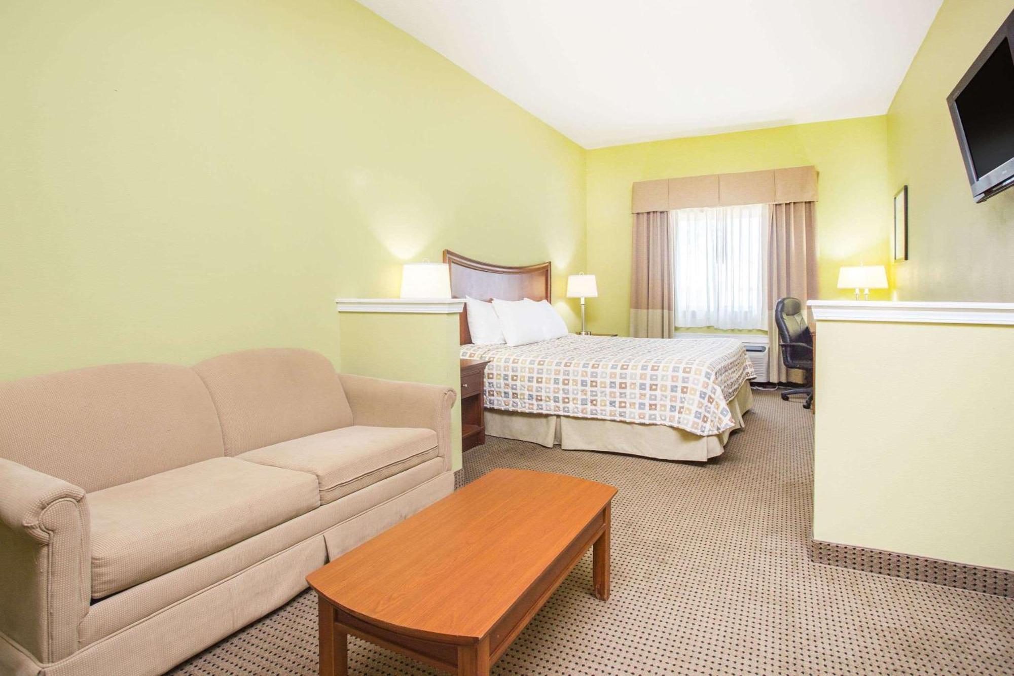 Days Inn & Suites By Wyndham Swainsboro Екстериор снимка