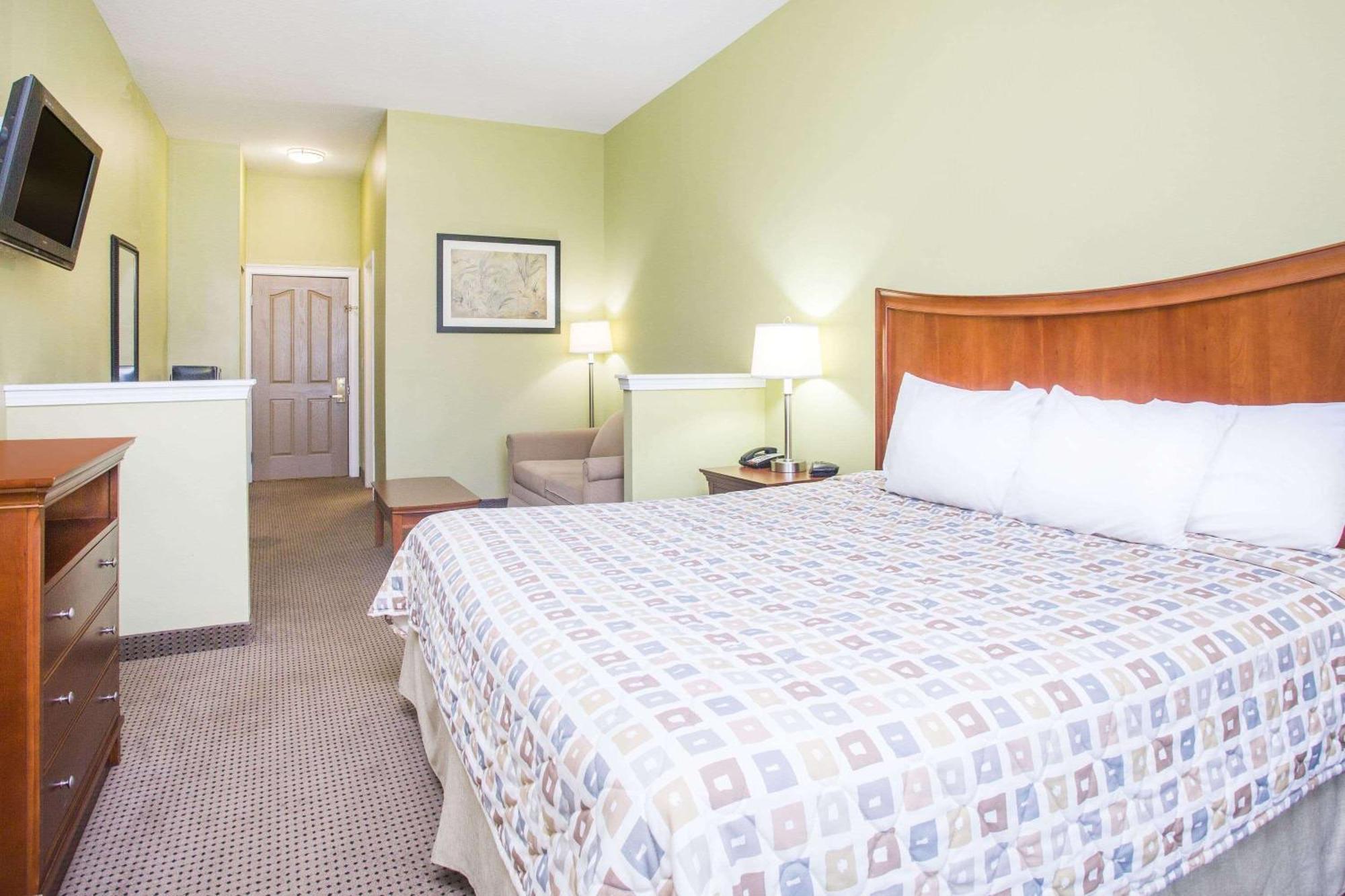 Days Inn & Suites By Wyndham Swainsboro Екстериор снимка