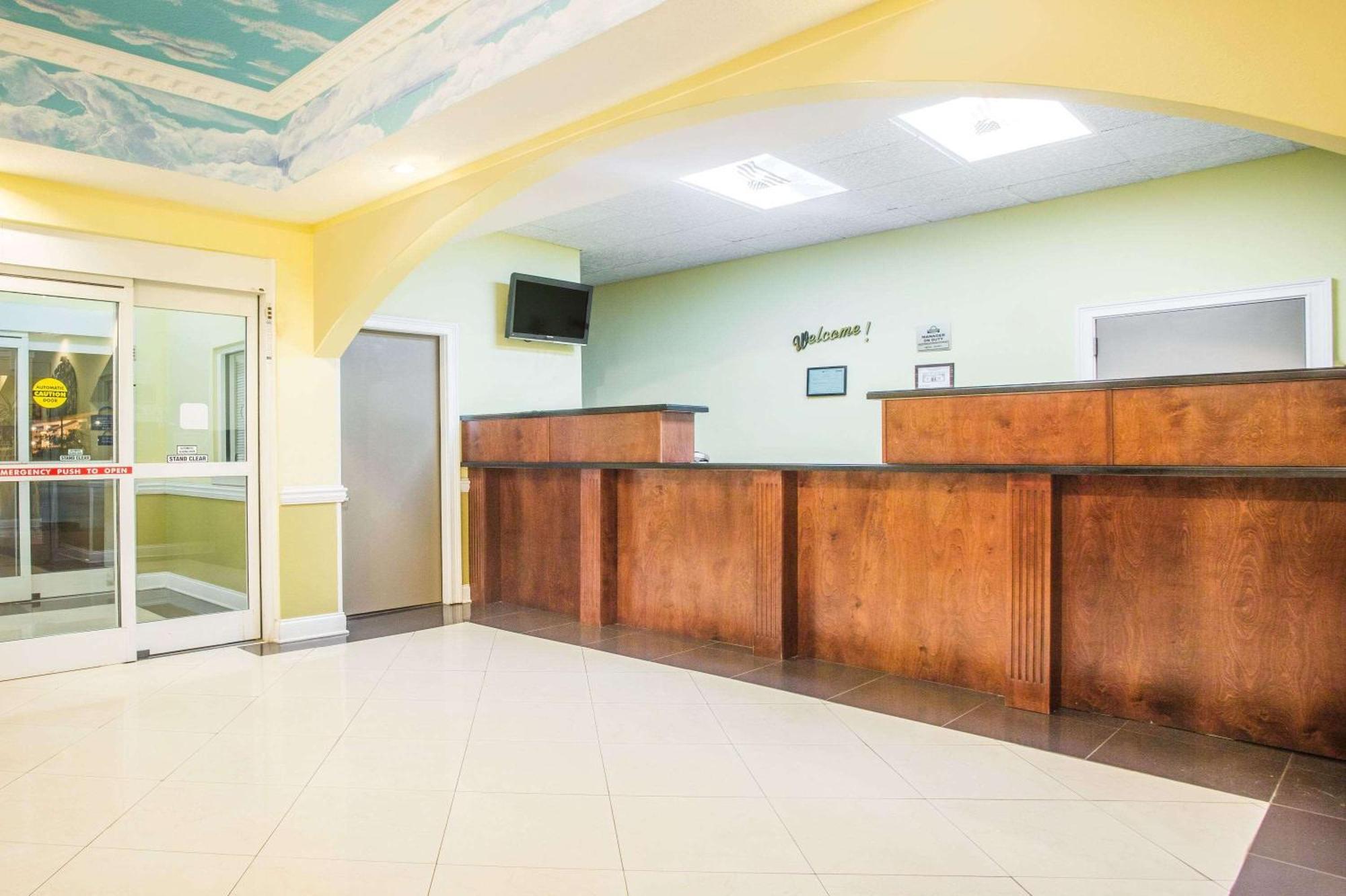 Days Inn & Suites By Wyndham Swainsboro Екстериор снимка