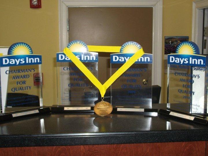 Days Inn & Suites By Wyndham Swainsboro Екстериор снимка